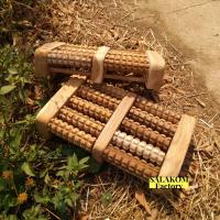 ราคา ลูกกลึงนวดเท้า ไม้นวดฝ่าเท้า 5แถว ผลิตจากไม้สัก ใช้บริหารเท้า คลายปวดเท้า ไม้นวดฝ่าเท้าแบบกลิ้ง ที่นวดผ่าเท้า ที่นวดเท้าคลายเส้น (17420591167)