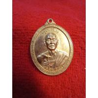 ราคา เหรียญครูบาศรีวิชัยด้านหลังตราสัญลักษณ์กาญจนาภิเษกครองราชย์ 50 ปีในหลวงรัชกาลที่ 9 เนื้อกะไหล่ทองตอกโค๊ต (17340598290)