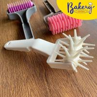 ราคา ลูกกลิ้งตัดแป้งพาย รูปตาข่าย ลูกกลิ้งทำรูขนม ทำลายคุ้กกี้ ทำลายขนมปัง (18147381199)