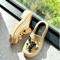 ราคา PITCHA New Arrival พร้อมส่งรองแฟชั่นหัวโตแต่งอะไหล่ดีไซน์น่ารักนำสมัยงานน้ำหนักเบาสวมใส่สบายได้ตลอดทั้งวัน ห้ามพลาด (20082024143)