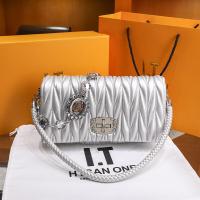 ราคา ยอดนิยม Miumiu กระเป๋า2022ใหม่ Xiaoxiangfeng Rhinestone โซ่กระเป๋าสตรี Miu คริสตัลใต้วงแขนกระเป๋าแฟชั่นกระเป๋าสะพาย (16610332441)