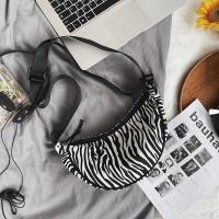 ราคา 2022ใหม่ Uniqlo แพคเกจเกี๊ยวเอียงถุงไนลอนหญิงบูมฤดูหนาวใหม่ของกระเป๋าสะพายขนาดเล็กแบบพกพาถุงผ้าใบโจ๊ก (16858658954)