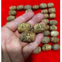 ราคา ปะคำสมเด็จสำหรับร้อยสร้อย ทำตะกรุด รัดประคต สร้อยข้อมือ วัตถุมงคล ราคาถูก แบ่งขาย ชุดละ 3องค์ 20บาท (20521615375)