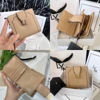 ราคา กระเป๋าสตางค์lyn ใบสั้น มาใหม่ทรงสีเหลี่ยมขนาด4 5 นิ้ว พร้อมกล่อง (21011669167)