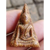 ราคา พระนางพญาพิมพ์เข่าโค้ง เนื้อกระเบื้องหลังคาโบสถ์ วัดพระศรีรัตนมหาธาตุ พิษณุโลก (17537867405)