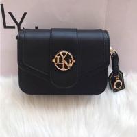 ราคา กระเป๋าสะพายข้าง วิเวียน LYN Crossbody รุ่นใหม่ สายปรับได้มีป้ายหนังห้อย มีถุงผ้า กดเลือกรับถุงกระดาษได้ สินค้าพร้อมส่ง (20251608378)