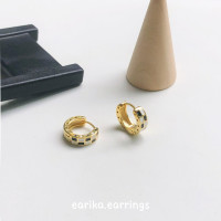 ราคา earika earrings chess hoop ต่างหูห่วงหมากรุกเงินแท้ มีให้เลือก 2 สี 2 ขนาด เหมาะสำหรับคนแพ้ง่าย (14683673551)