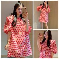 ราคา งานป้าย YPY เดรสสั้นคอปกบัว ลายหัวใจ ทรงน่ารัก สวมใส่แบบปล่อยๆ แขนพองๆทรงบาบี้ งานน่ารักมากๆค่า มีเป๋าล้วง2ข้าง มีซับใน อก 40 เอว ฟรี 40 สพ ฟรี 40 ยาว 33 (17478054738)