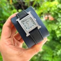 ราคา นาฬิกาข้อมือแฟชั่นผู้หญิงสายหนังขอบเงินหน้าปัดล้อมเพชรแบรนด์แท้เจนีวาของมีพร้อมส่งถ่ายรูปจากงานตัวจริงกันน้ำได้ 70 มีกล่องโบว์แถมให้ฟรีทุกออเดอร์มีของแถมสวยๆตรงตามปกแน่นอนค่ะ (15356389131)