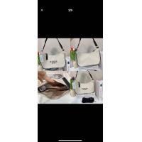 ราคา Guess กระเป๋าผ้า สะพายข้าง ทรงพอช 2 สาย (16604937704)