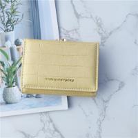 ราคา กระเป๋าสตางค์ Prettyzys Forever Young กระเป๋าสตางค์ใบกลาง 3 พับสำหรับผู้หญิง 6803 1 (15826849751)
