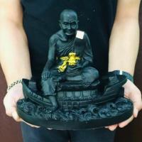 ราคา หลวงปู่ทวดนั่งเรือ เหยียบน้ำทะเลจืด ขนาดกว้าง9นิ้ว ผ่านพิธีปลุกเสก เบิกเนตรแล้ว วัดช้างให้ T1AMULET ส่งทุกวัน พระเครื่อง พระพุทธรูป (19960837148)
