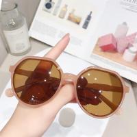 ราคา SUNYMALL ป้องกันรังสี UV400 แว่นกันแดดแฟชั่น เฉดสีจักรยานกรองแสง UV สำหรับผู้หญิงและผู้ชาย แฟชั่น แว่นสายตากันลมผู้หญิงกรอบกลม (19647612326)