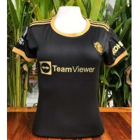 ราคา เสื้อกีฬาผู้หญิงทีม แมนยู รุ่นใหม่ล่าสุด ปี 2021 2022 ขนาดฟรีไซส์ ใส่ได้รอบอก 32 ถึง 36 เป็นทรงรัดรูป เป็นเสื้ออย่างเดียวไม่มีกางเกง (12259907979)