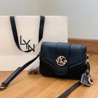 ราคา พร้อมส่ง กระเป๋า Lyn outlet กระเป๋าหนังทรงสวย รุ่นตามหา (13859773672)