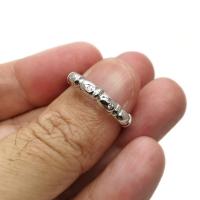 ราคา แหวน เงินแท้ 92 5 งานแฮนด์เมด ฝังเพชรสวิส cz เกรด 5A ไม่เกี่ยวเสื้อผ้า หน้าแหวนกว้าง 5 มิล หนัก 3 3 กรัม เคลือบทองคำขาวแล้วครับ ใส่ไม่ดำ และไม่ซ้ำใคร (17170386506)