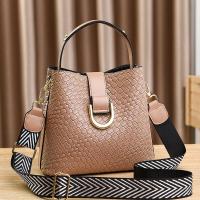 ราคา กระเป๋าสานทรงถัง แฟชั่น สะพายได้ทุกโอกาสกระเป๋าสานทรงถังสำหรับเดินทางแบบมีสไตล์ (21143698302)