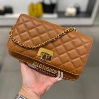 ราคา CHARLES KEITH CK2 7016112 4 size S กระเป๋าสะพายข้าง (19596331602)