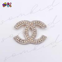 ราคา somkid เข็มกลัดประดับไข่มุข และเพชร คุณภาพดี ตัวเพชรวิ้ง มุกวาว ตัวเข็มกลัดด้านหลังเป็นอะไหล่หมุดตัวหมุนซ่อน ล็อคแน่นหนา (15979582596)