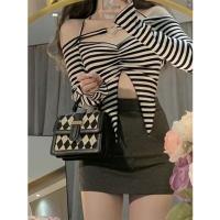ราคา พร้อมส่ง กทม เสื้อเปิดไหล่แฟนชั้น สุดเซ็กซี่ เสื้อเปิดไหล่ไหมพรม แฟชั่นทันสมัย สไตล์เกาหลี ลายทางดีเทลคาดหน้าหัวใจ (20807421113)