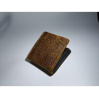 ราคา INDIANA กระเป๋าหนังวัวแท้ อัดลายจระเข้ สีแทน สัมผัสนุ่มมือ ดีไซน์หรูหรา ทรง US กระเป๋าสตางค์หนังวัวแท้ 100 Cowhide Leather BiFold Wallet (7963796113)