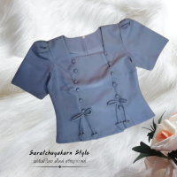 ราคา เสื้อไหมลาว คอสี่เหลี่ยม แขนสั้น ดีเทลกระดุมคู่ แต่งโบว์ 2 ข้าง แมชใส่กับผ้าถุง ไปงานบวช งานบุญ น่ารักมากกกก (21055185710)