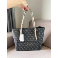ราคา Guess ทรงช้อปปิ้ง กระเป๋าสะพายไหล่ 15 นิ้ว (7862423233)