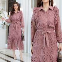 ราคา Maxi dress ผ้าลูกไม้เกรดพรีเมี่ยม ลายลูกไม้สวยมากค่ะ ดีเทลแต่งระบายช่วงอก ชายกระโปรงจับจีบระบาย มาพร้อมเชือกผูกเอว เดรสมีซับในทั้งชุด ใครที่มองหาชุดสวยๆเกรดขึ้นห้างใส่ออกงานหรูๆ ต้องตัวนี้เลยค่ะ มี 4 