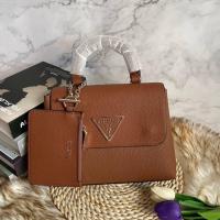 ราคา กระเป๋า GUESS HANDBAG AND SHOULDER BAG กระเป๋าถือหรือสะพายลายหนังสวย ด้านหน้าติดโลโก้แบรนด์สวยหรู (15590637897)