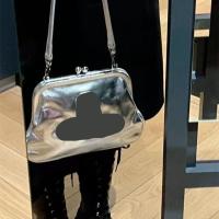 ราคา Vivienne Westwood Empress Dowager Vivienne กระเป๋าคลิปดาวเสาร์ลายนูนนาปาไหล่ข้างเดียวกระเป๋าทรงเกี๊ยวส่งเอกสารแบบพกพา (20166497428)