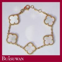 ราคา สร้อยข้อมือ VC ตัวเรือนทองคำแท้ 18K ประดับด้วย Mother of Pearl 5 เม็ด สร้อยข้อมือน่ารักๆ เหมาะที่สวมได้หลากหลายโอกาศ (19539006969)