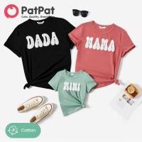 ราคา PatPat สีทึบจับคู่ครอบครัว3D ตัวอักษรน่ารักเสื้อยืดผ้าฝ้าย (21276634559)