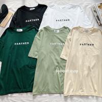 ราคา เสื้อแฟชั่น ใส่โค้ด BABYBP ลด 15 พร้อมส่ง เสื้อยืด oversize สกรีนลาย partner ผ้าคอตตอนแท้ ทันสมัย (16927990816)