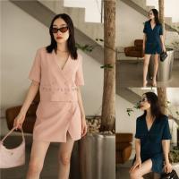 ราคา พร้อมส่ง ชุดเข้าเซท เสื้อครอปสูทแขนสั้น กระโปรงทรงสอบ งานป้ายVshop (17506697665)