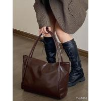 ราคา ye Large capacity bag for women 2023 new casual texture black commuter fashionable horizontal shoulder tote trendy (20903376727)