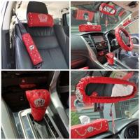 ราคา HISO CAR VIP ชุดสุดคุ้ม5 หุ้มหัวเกียร์ หุ้มเบรคมือ กระจกมองหลัง นวมหุ้มสายเข็มขัด ลาย มงกุฏไดมอนด์ สีแดง (20461582546)