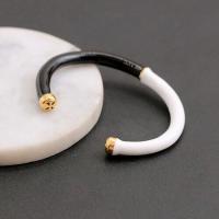 ราคา Tory Burch สร้อยข้อมือเคลือบเบิร์ชสร้อยข้อมือเคลือบเคลือบเงาหรูหราน้ำหนักเบาทำเครื่องหมายสร้างบรรยากาศแบบเปิดแบรนด์แฟชั่นสำหรับชนกลุ่มน้อยสร้อยข้อมือสำหรับผู้ไปทำงานขั้นสูง high quality (17192030916)