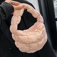 ราคา กระเป๋าถือสำหรับผู้หญิงสไตล์แฟชั่น รุ่น 2023 Carlyn bag กระเป๋าช้อปปิ้งพับเก็บได้ กระเป๋าคลาวด์ทรงหยดน้ำ ผลิตจากไนลอนเบาสีพื้น ใ (19977864376)