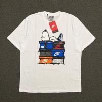 ราคา 2022 เสื้อยืดสีขาวพิมพ์ลายกล่องรองเท้า Nike X Snoopy สําหรับผู้ชาย sale (20526935604)