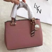 ราคา กระเป๋าถือ LYN พร้อมสายสะพายครอสบอดี้ ทรงสวยทรงคุณนาย มี 5 สี พร้อมถุงผ้า (21246985514)