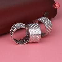 ราคา ปลอกสวมนิ้วเพิ่มความหนาเครื่องมือเย็บเข็มสำหรับเย็บผ้าทำมือปลอกสวมนิ้วกันลื่นสำหรับใช้ในบ้านใช้ในงานแต่งงานแบบเก่าปลอกสวมนิ้ว (18886775591)