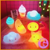 ราคา โคมไฟ LED น่ารักสไตล์เกาหลีสำหรับตกแต่งห้อง โคมไฟรูปการ์ตูน โคมไฟตกแต่งห้อง โคมไฟตั๊งโต๊ะ ไฟประดับ ของแต่งห้อง ไฟกลางคืน (12049384905)