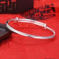 ราคา ลดล้างสต็อก3วันสุดท้าย สร้อยข้อมือ สร้อยข้อมือเงิน ลายเลสปัดเงา หนัก2บาท ยาว7นิ้ว ชุบเงิน 925 ไม่ลอก ไม่ดำ สร้อยข้อมือเงินชุบ งานผลิตจากช่างฝีมือ พร้อมส่ง ผู้หญิงแฟชั่น 925 โซ่งูกำไลสร้อยข้อมือสร้อยข้