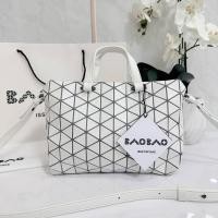 ราคา กระเป๋าสะพายข้างและกระเป๋าถือ Ba o B ao Issey Miyake รุ่น TON NEAU ทอนโนะ กระเป๋าทรง Boston Bag (18391989108)