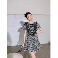 ราคา D200 เดรสสั้นสีดำโอเวอร์ไซส์ลายดอกสีเหลือง แต่งโบว์น่ารัก (20799480764)