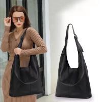 ราคา AIDRANI กระเป๋าทรงสี่เหลี่ยมมีหูหิ้วสะพายไหล่หนังลูกวัวนิ่มกระเป๋าถือสตรีโอเวอร์ไซส์หรูหรากระเป๋านักช้อปหนังแท้สตรีสีดำใหม่2023 (18885961620)