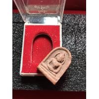 ราคา พระซุ้มกอแท้ พระซุ้มกอ กำแพงเพชร เนื้อดิน พร้อมกล่อง ย้อนยุค สภาพสวย รับประกันพระแท้ มีบริการเก็บเงินปลายทาง (15080830567)