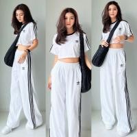 ราคา SET เซทเสื้อครอปคอกลมแขนสั้น ตีแถบช่วงแขน สกรีนโลโก้ Adidas มาพร้อมกางเกงขายาวทรงกระบอก ตีแถบข้าง 3 เส้น เอวยางยืดมีกระเป๋าล้วงข้าง (20794371938)
