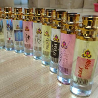 ราคา นํ้าหอมการบินไทย กลิ่นยอดนิยม35 ml หอมติดทนนาน ฉีดแล้วกลิ่นไม่ฉุน ไม่ทำให้เสื้อผ้าเป็นคราบ (16931816804)
