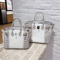 ราคา รูปจระเข้หิมาลัยสีขาวสามสิบ เพียงหัวเดียวชั้นหนังวัวความจุขนาดใหญ่กระเป๋าสะพายไหล่ลายขวาง (19883548758)